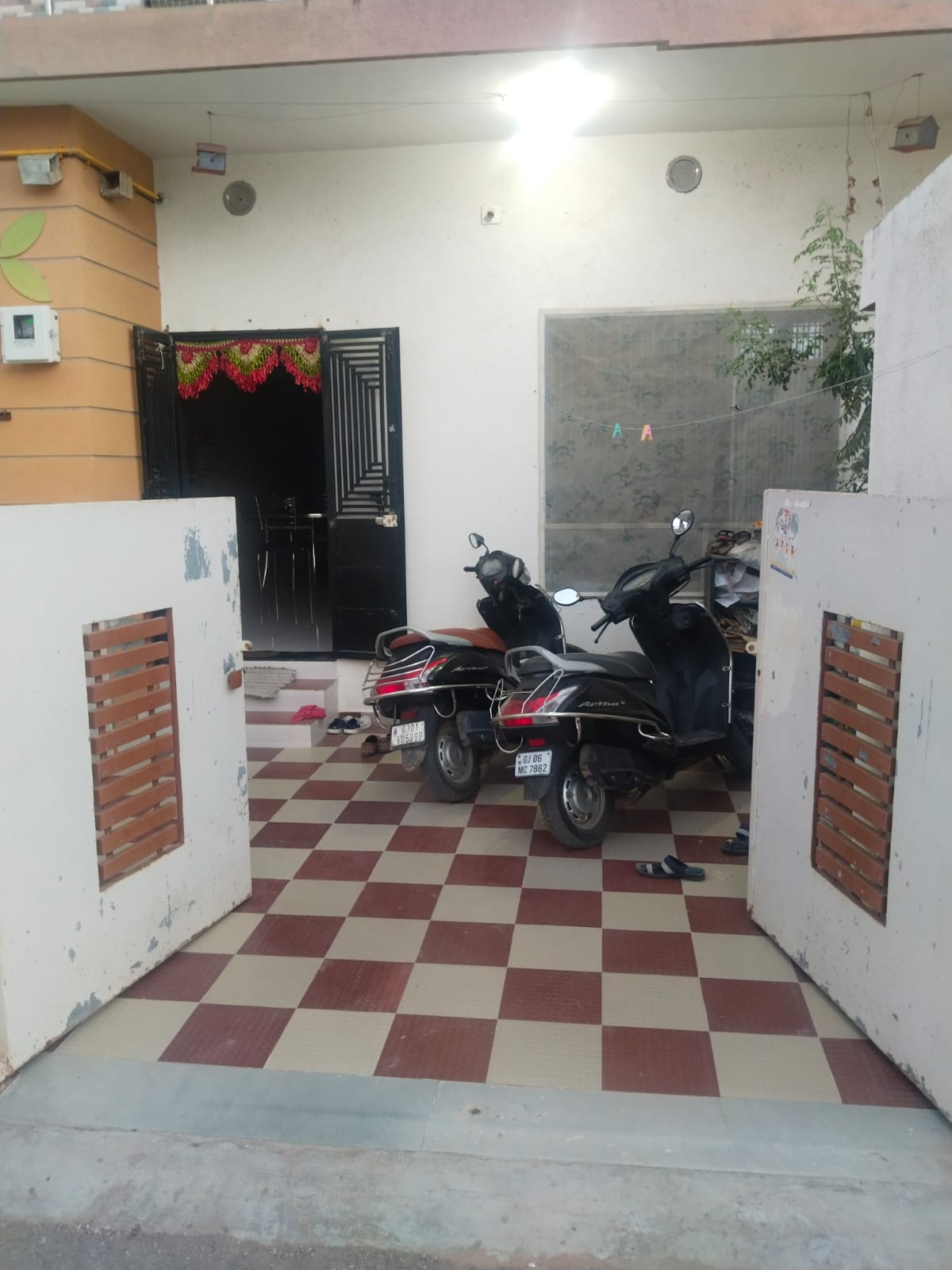 ગીતાંજલી સોસાયટીમાં મકાન વેચવાનું છે